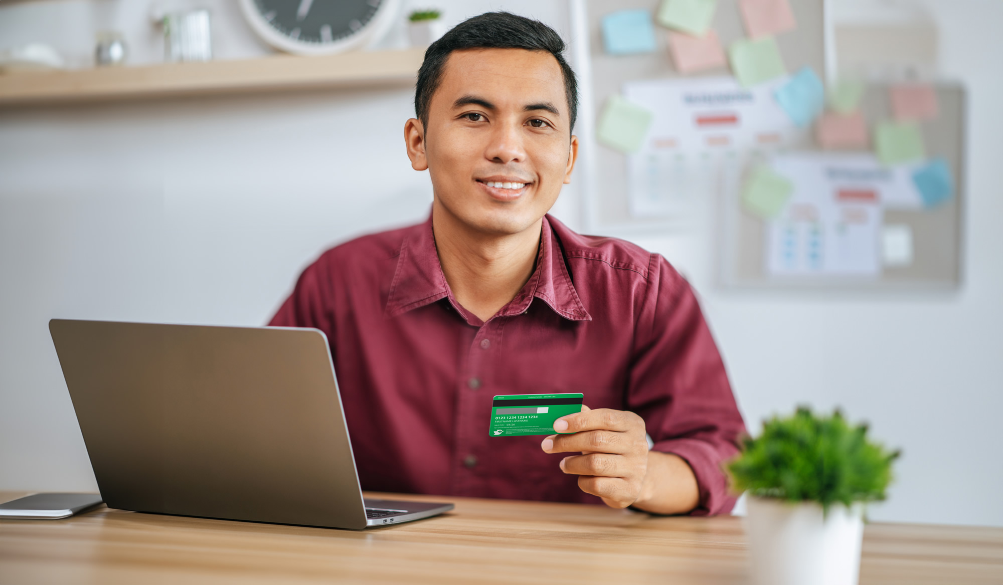 Empower your employees with all the Intermex Payroll Card© Mastercard© advantages. 